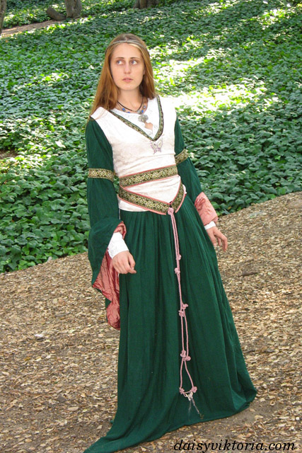 Green Bliaut – Faerie Queen Costuming